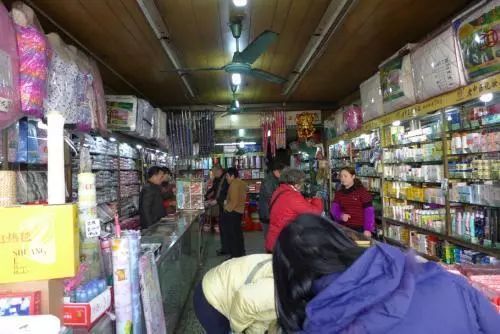 時(shí)光記憶的守護(hù)者 老牌國(guó)貨商店如何以情懷驅(qū)動(dòng)二手日用百貨銷售